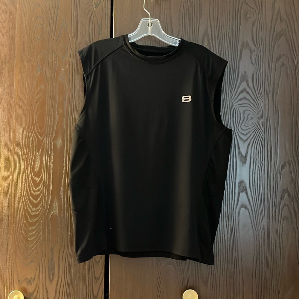Layer 8 men’s black, sleeveless sports top. Qwick dry. Size Large.